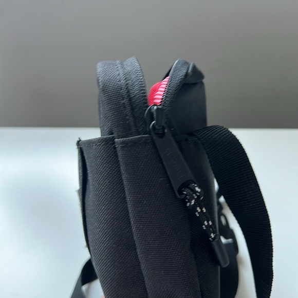Black Cruz Crossbody Herschel Bag, 0.5L - Picture 5 of 5